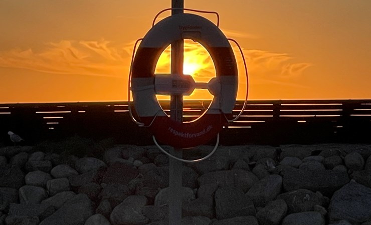 Solnedgang I Redningskrans