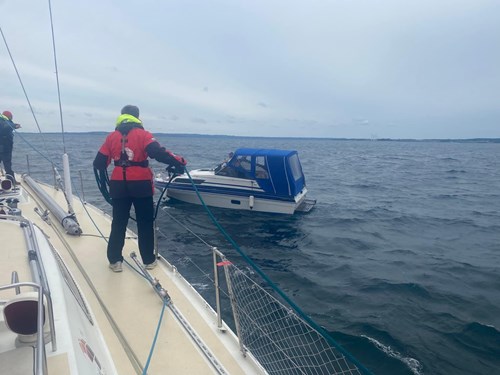 Motorbåd vi kom til undsætning